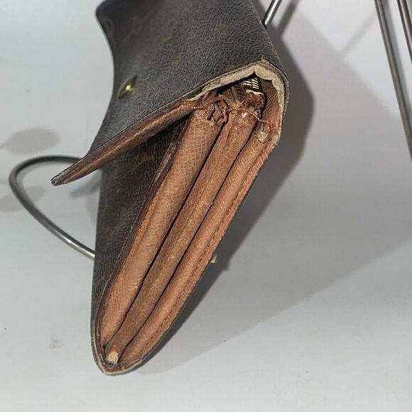 Authentic Louis Vuitton Monogram Sarah Wallet - Picture 5 of 13